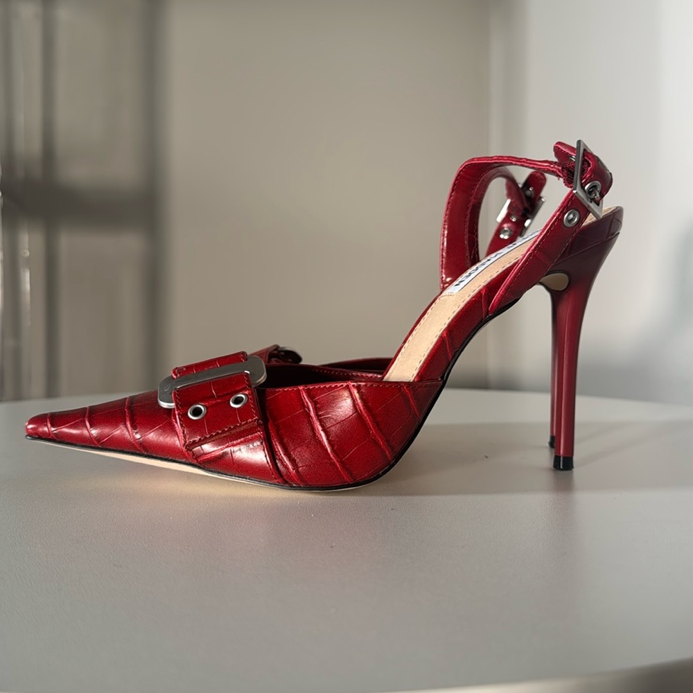 Steve Madden Dillon red crocodile heels